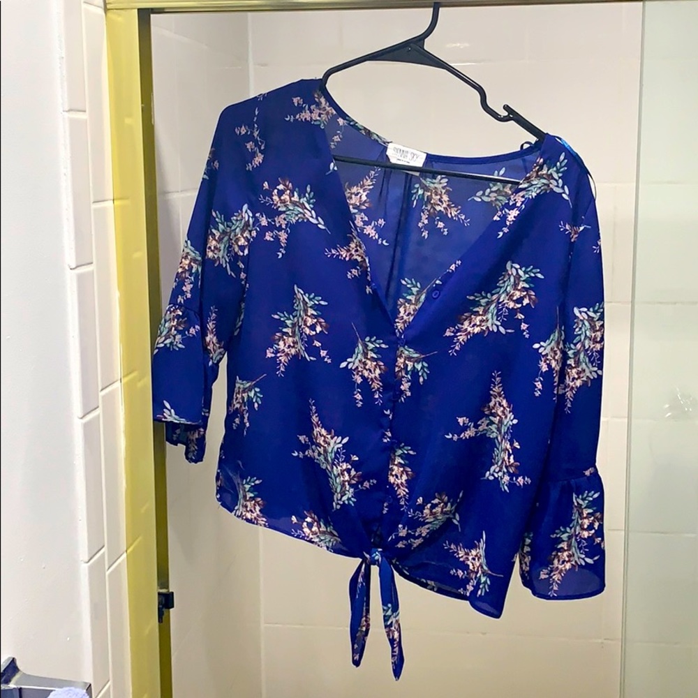 Sienna sky blue top